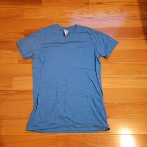 Gildan short sleeved shirt
